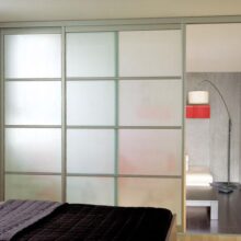 Usi separatie plexiglas